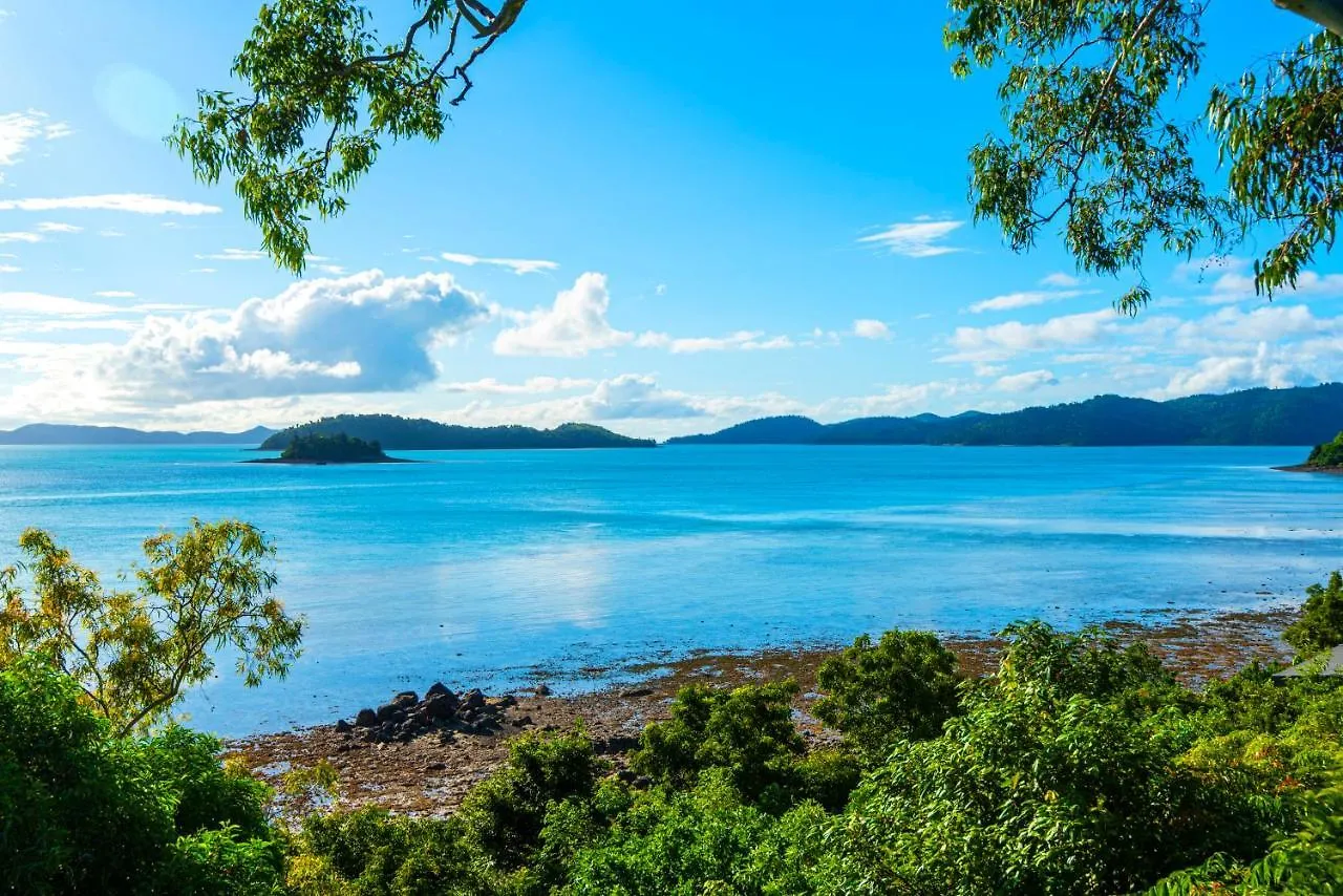 Edge 2 - Oceanfront Luxurious And Spacious 4 Bedroom Split Level Apartment With Buggy And Valet Service Hamilton Island