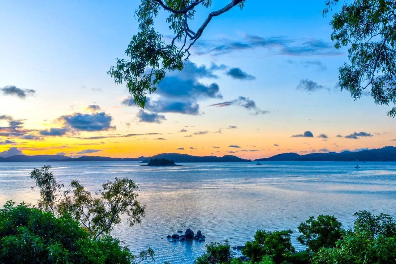 Edge 2 - Oceanfront Luxurious And Spacious 4 Bedroom Split Level Apartment With Buggy And Valet Service Hamilton Island
