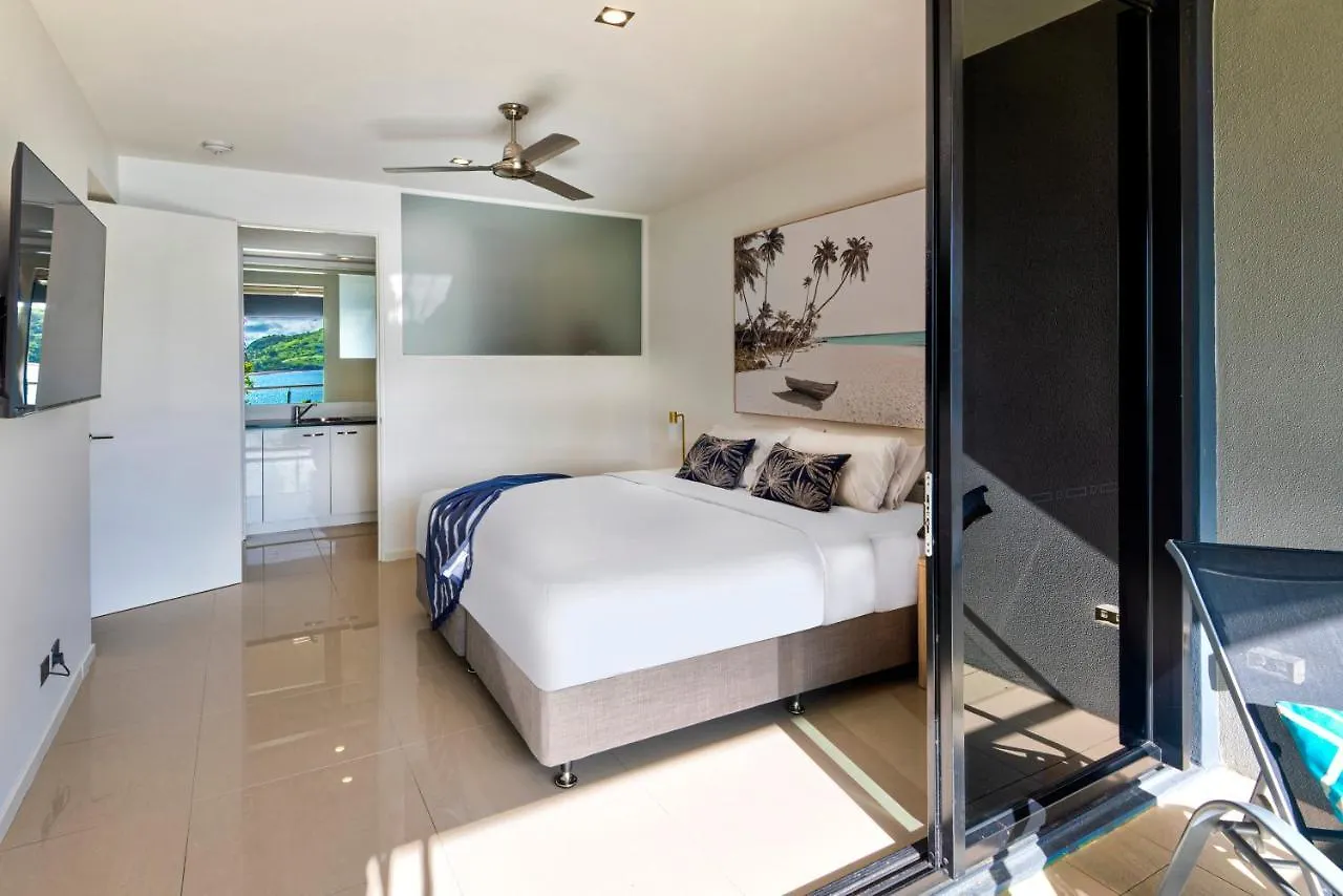 Edge 2 - Oceanfront Luxurious And Spacious 4 Bedroom Split Level Apartment With Buggy And Valet Service Hamilton Island