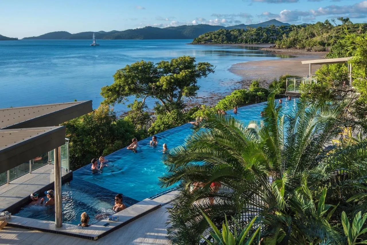 Edge 2 - Oceanfront Luxurious And Spacious 4 Bedroom Split Level Apartment With Buggy And Valet Service Hamilton Island