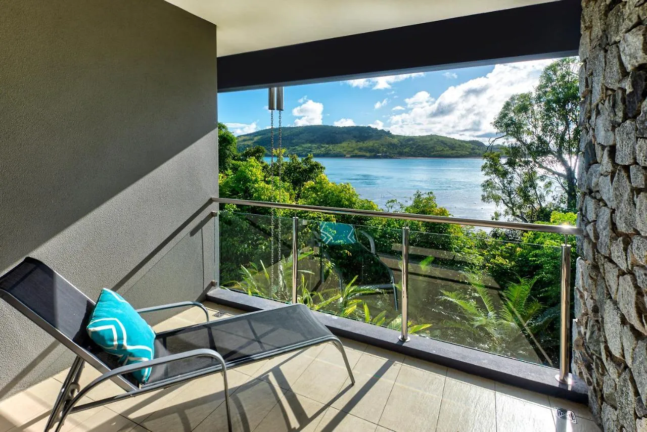 Edge 2 - Oceanfront Luxurious And Spacious 4 Bedroom Split Level Apartment With Buggy And Valet Service Hamilton Island Australia