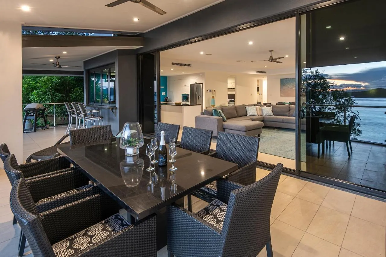 Edge 2 - Oceanfront Luxurious And Spacious 4 Bedroom Split Level Apartment With Buggy And Valet Service Hamilton Island