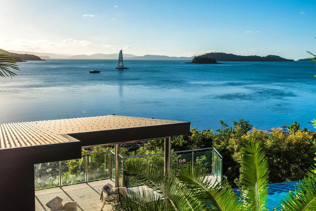 Edge 2 - Oceanfront Luxurious And Spacious 4 Bedroom Split Level Apartment With Buggy And Valet Service Hamilton Island